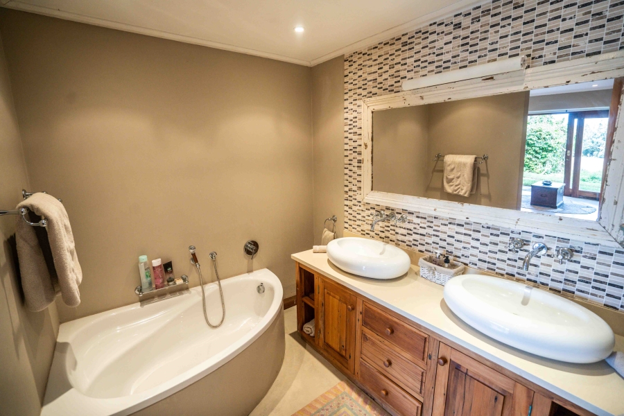 4 Bedroom Property for Sale in Kleinemonde Eastern Cape